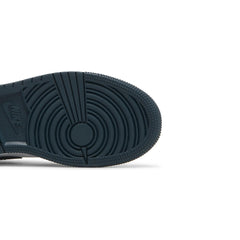 Air-Jordan-1-Mid-‘Armory-Navy’-GS-sole-close-up