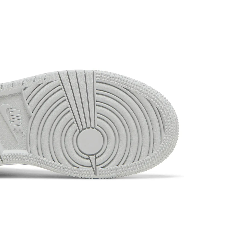 Air-Jordan-1-Retro-High-OG-‘Stage-Haze’-GS-(2022)-sole-close-up