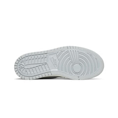 Air-Jordan-1-Zoom-CMFT-‘Photon-Dust’-sole