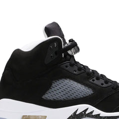 Air-Jordan-5-‘Oreo’-(2021)-side-close-up