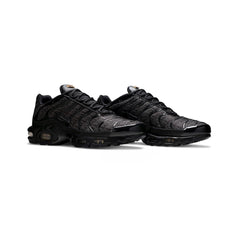 air_max_tn_plus_black_repeat_logo_2020_2