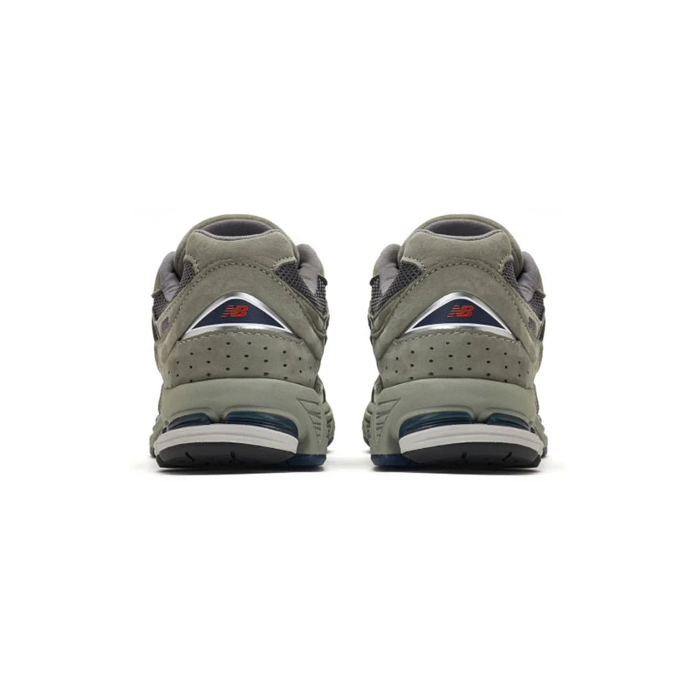 new_balance_2002r_castlerock_gs_4