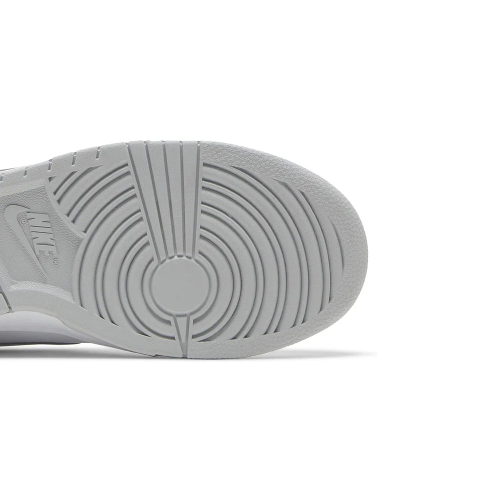 Nike-Dunk-Low-‘Pure-Platinum-Grey’-9