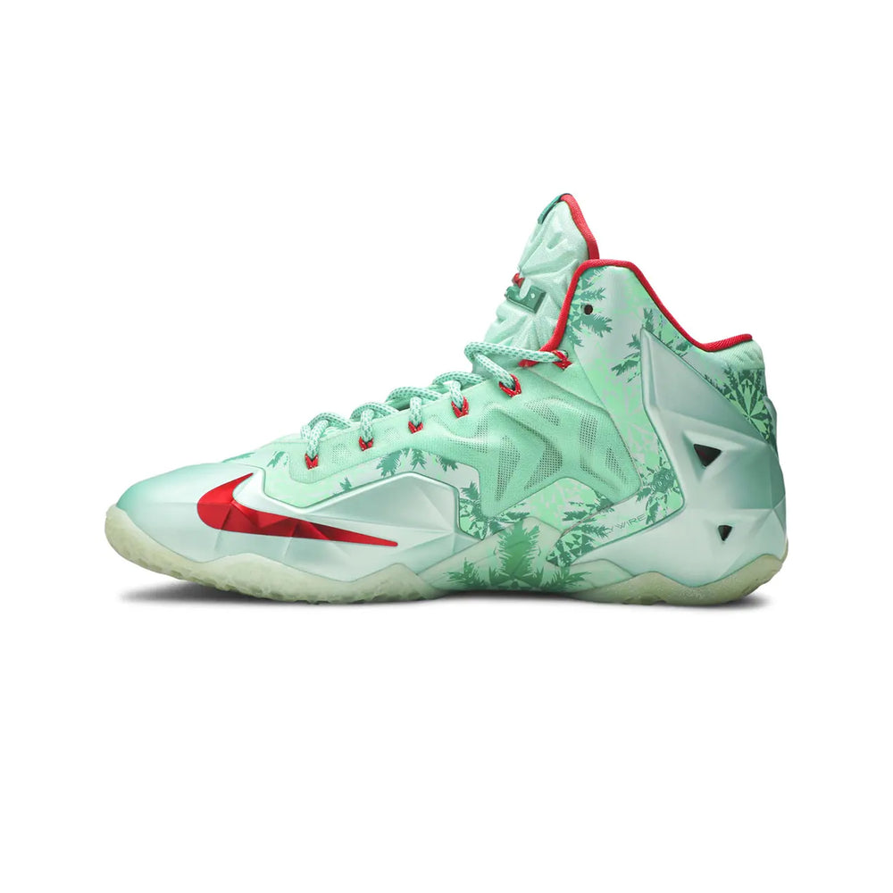 Nike-LeBron-11-‘Christmas’-(2013)-3