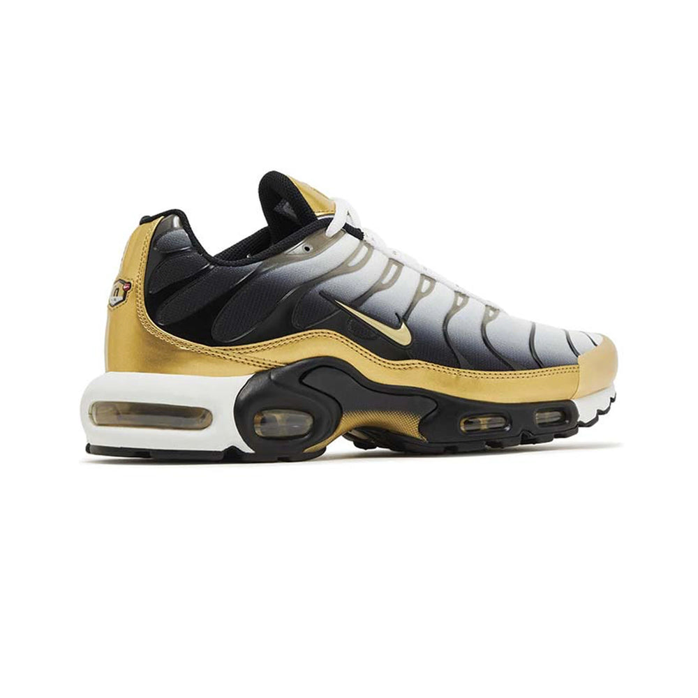 air_max_tn_plus_white_black_metallic_gold_2020_7