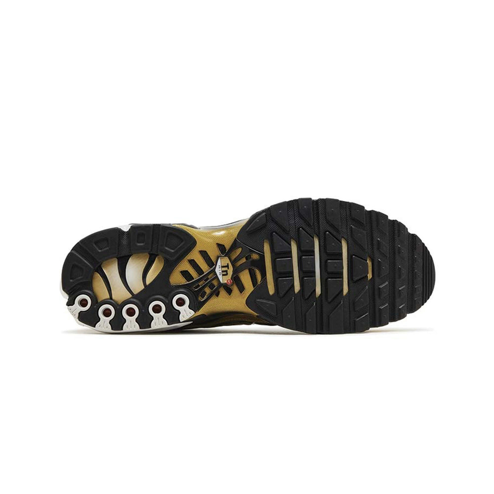 air_max_tn_plus_white_black_metallic_gold_2020_8