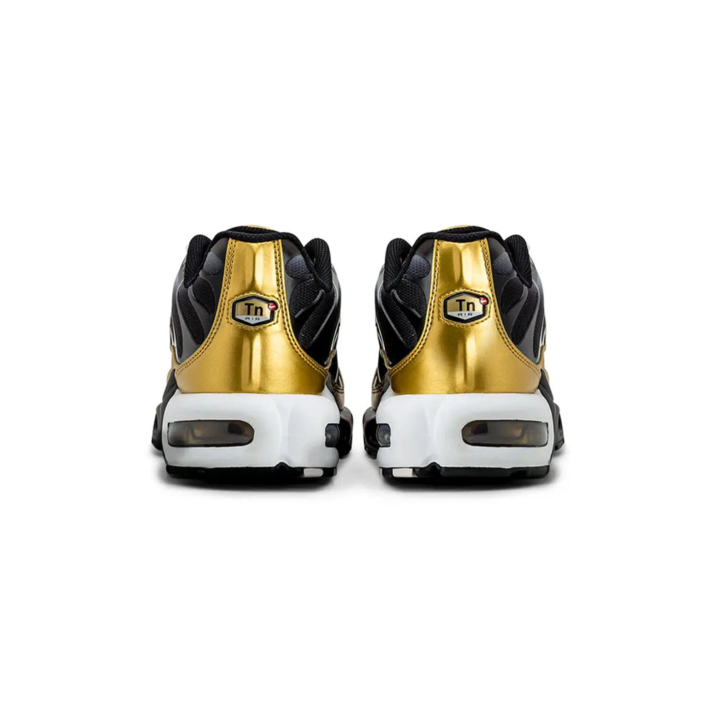 air_max_tn_plus_white_black_metallic_gold_2020_4