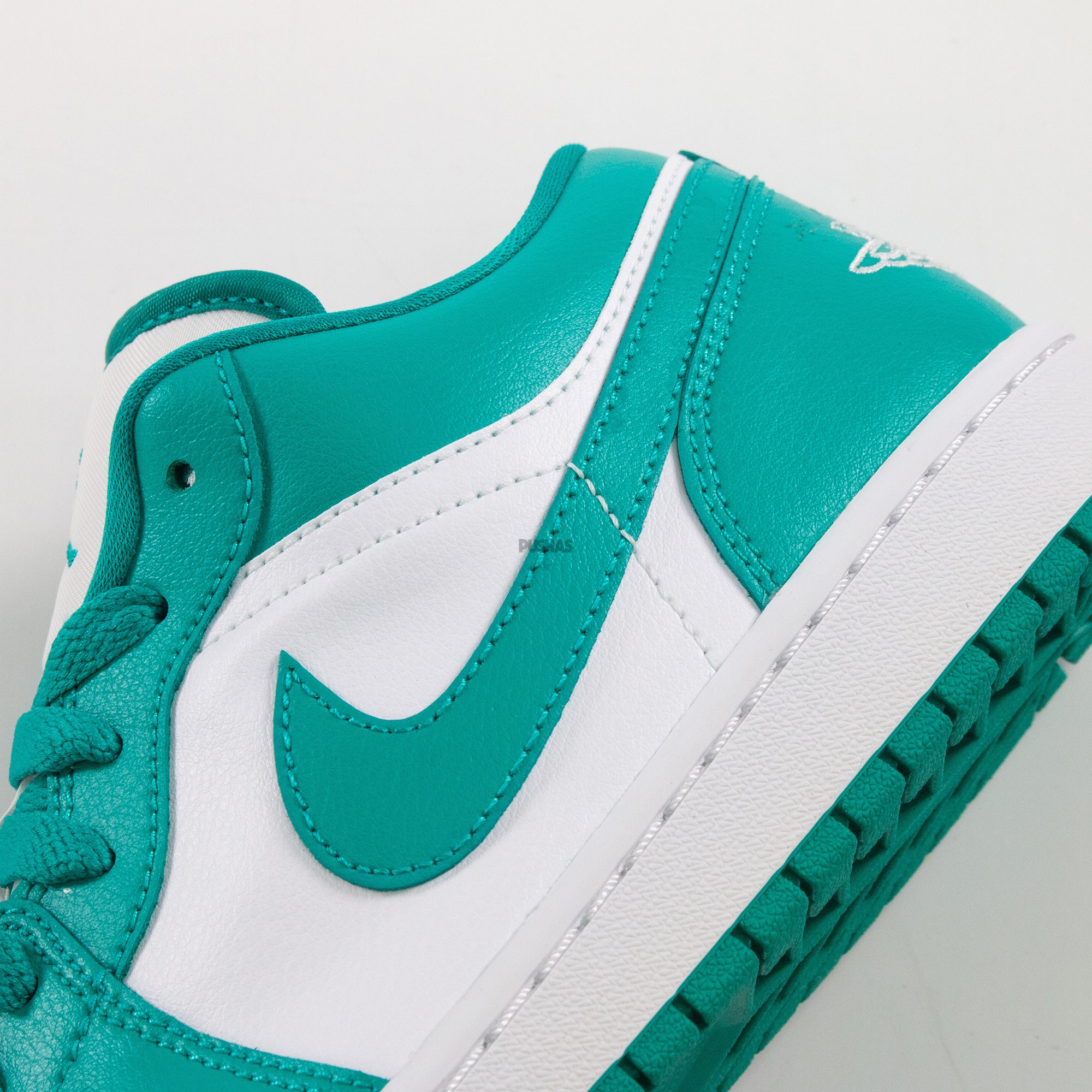 Air-Jordan-1-Low-New-Emerald-Womens-2022