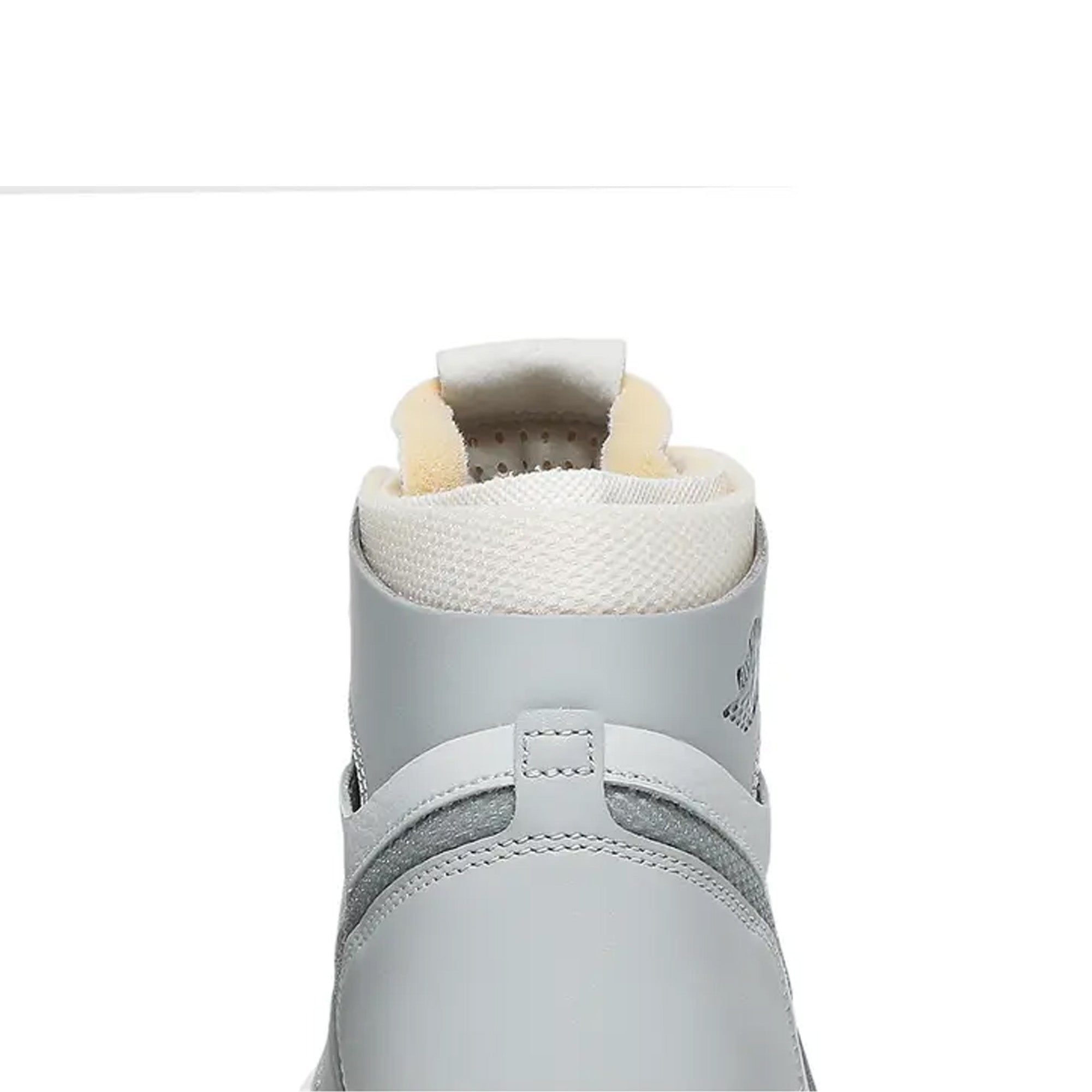 Air-Jordan-1-Zoom-CMFT-‘Photon-Dust’-back-close-up