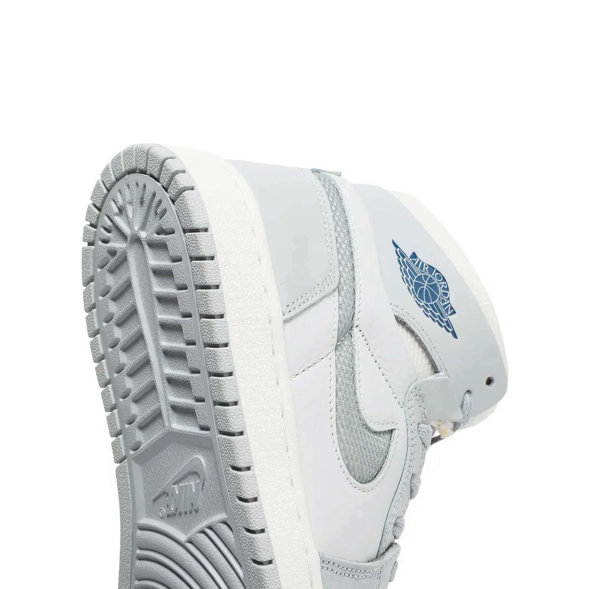 Air-Jordan-1-Zoom-CMFT-‘Photon-Dust’-heel-close-up