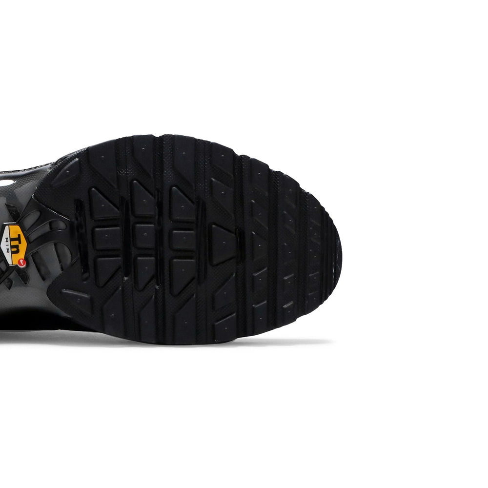 air_max_tn_plus_black_repeat_logo_2020_8