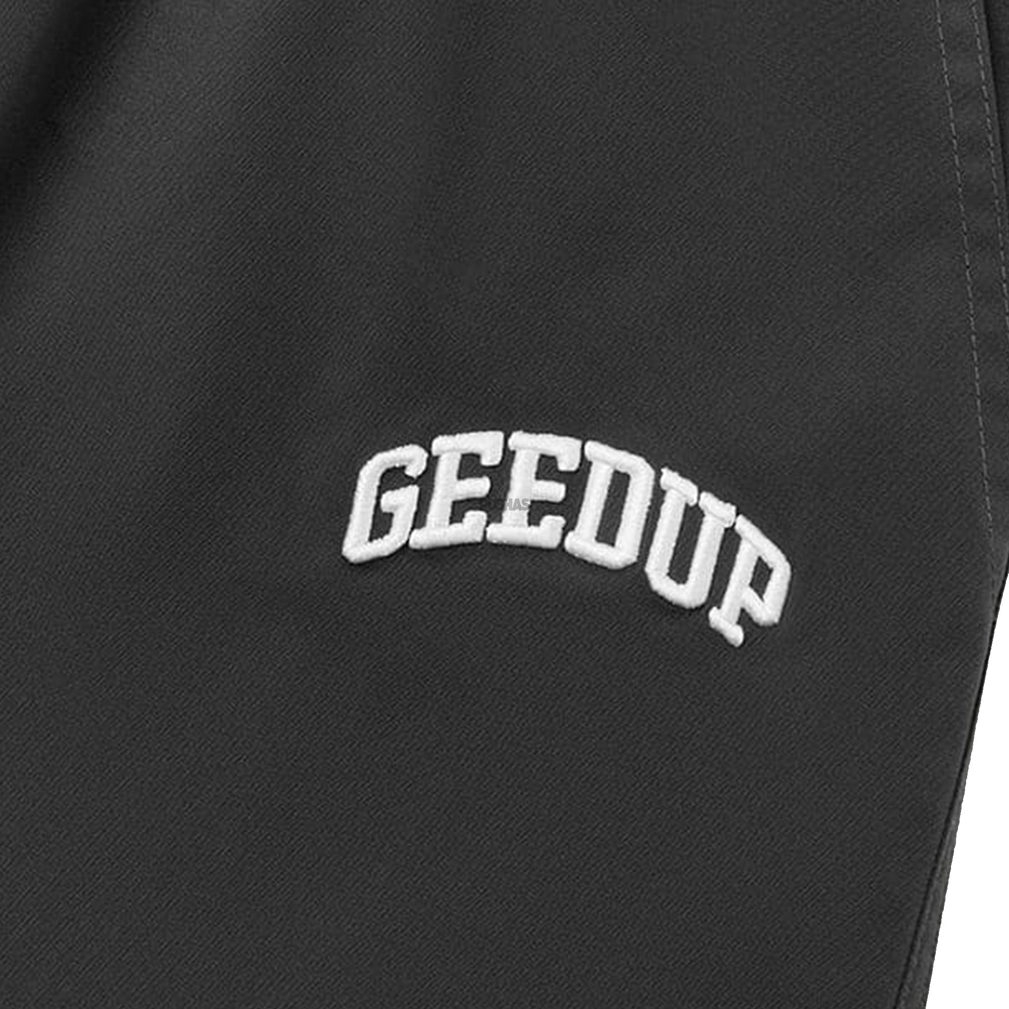 Geedup-Micro-Team-Logo-Shorts-'Grey'-(2024)-logo-close-up