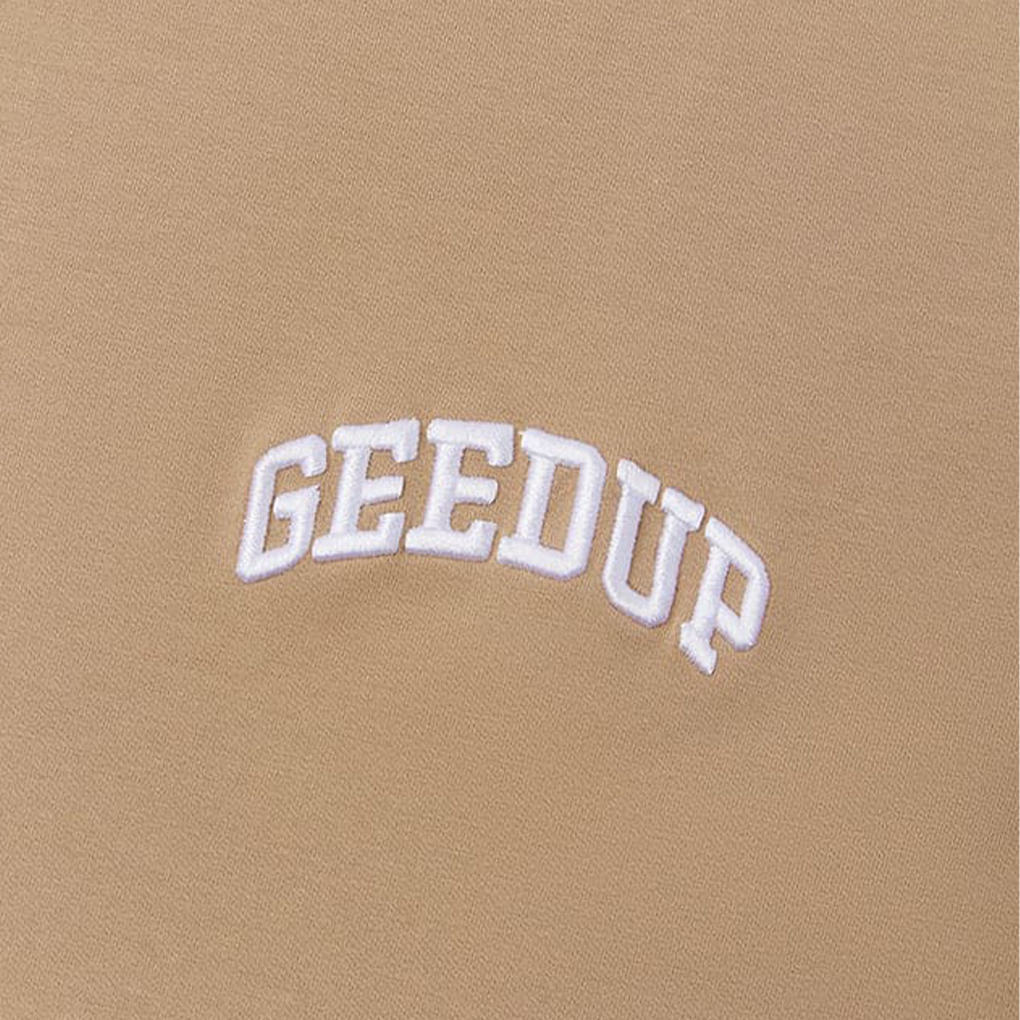 Geedup-Micro-Team-Logo-T-Shirt-'Tan'-(2024)-logo-close-up