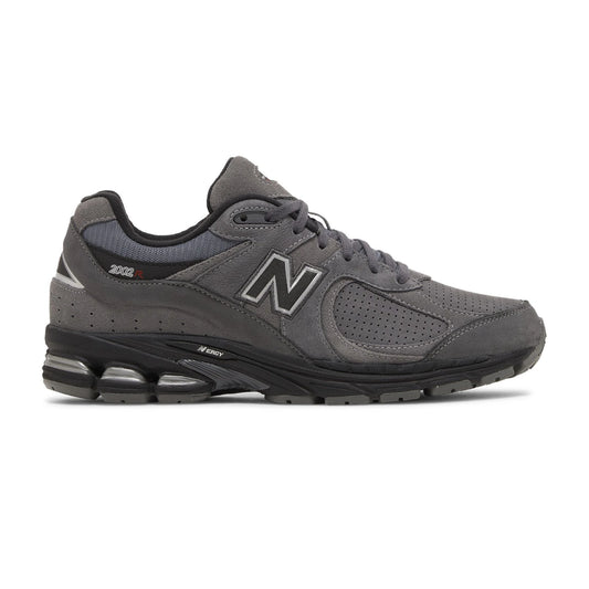 new_balance_2002r_castlerock_black_2023_1