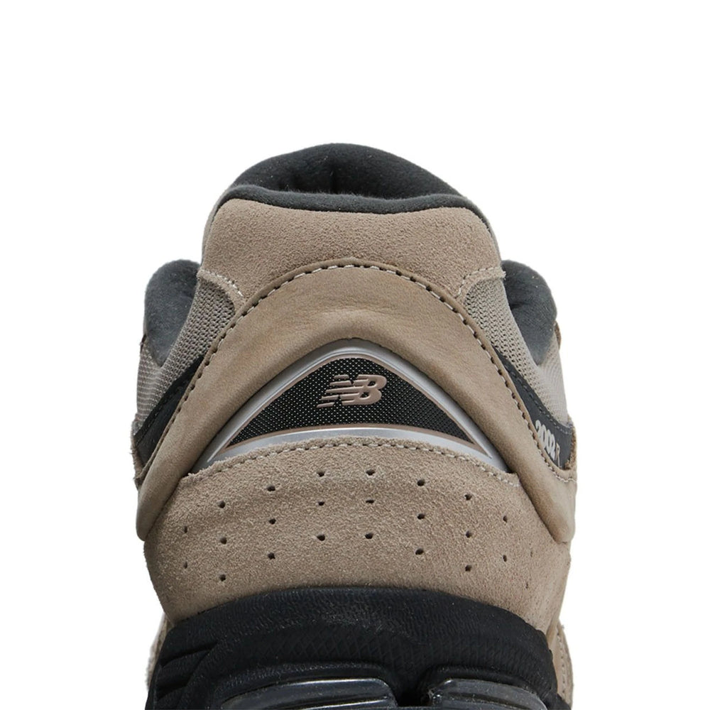 new_balance_2002r_driftwood_black_2023_7
