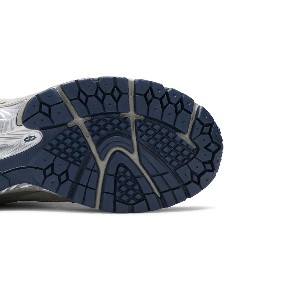 new_balance_2002r_og_light_grey_2020_8