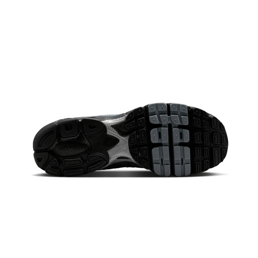 nike_air_max_moto_2k_black_cool_grey_6