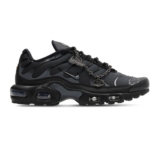 nike_air_max_plus_tn_black_metallic_silver_2025_1