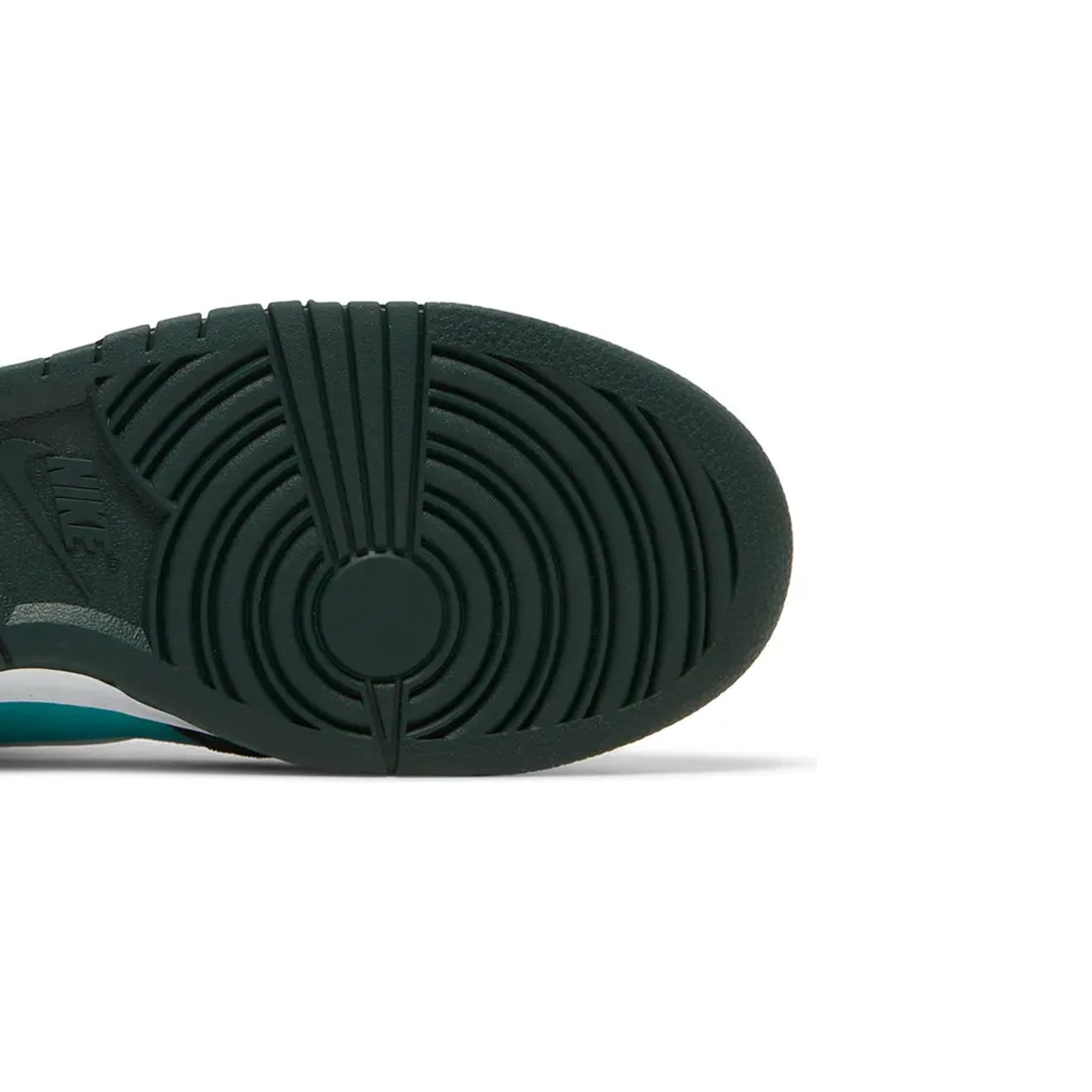 Nike-Dunk-High-Retro-SE-Athletic-Club-Pro-Green-2022-9