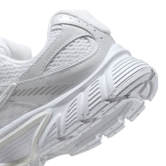 nike_v5_rnr_white_metallic_silver_2025_8